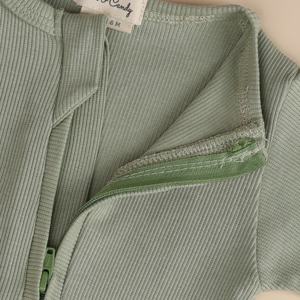 Barboteuse en bambou élasthanne de qualité supérieure couleur sauge vêtements pour bébés - Product Image 3