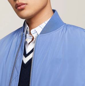 Chaqueta de bombardero de nailon de talla grande personalizada al por mayor, chaqueta de bombardero acolchada de satén de temporada de invierno de tela tejida transpirable de color sólido - Product Image 4