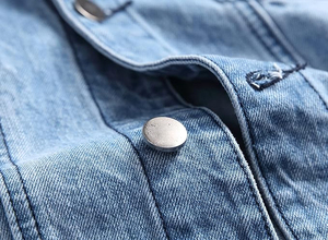 Chaqueta Casual de Mezclilla para Hombre, Color Azul Claro, Diseño Deshilachado y Rasgado, Tejido de Algodón, Patrón Sólido, Sin Capucha - Product Image 4