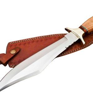 Cuchillo Bowie Hecho a Mano con Hoja Curva de Acero Plateado, Mango de Madera Marrón, Guardacuchillos Dorado y Funda de Cuero, Cuchillos de Caza Personalizados para Exteriores - Product Image 6