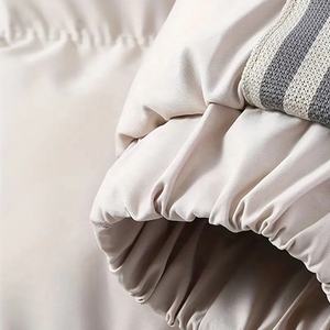 Veste matelassée à capuche personnalisée en gros, polyester, softshell, coupe régulière, streetwear, style décontracté, vestes matelassées pour hommes - Product Image 3