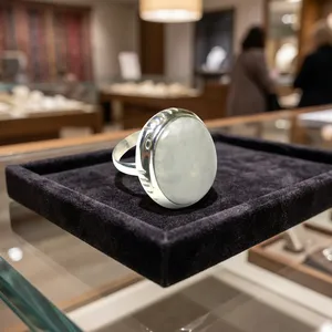 Bague Statement en Argent Sterling 925 avec Pierre de Lune Blanche, Bijou Fait Main en Pierre Naturelle pour Femme, Idéal au Quotidien - Product Image 4