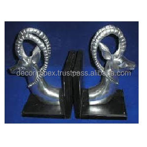 Lot de 2 ces serre-livres décoratifs présentent des sculptures de cerfs Silver Antler Deer Bookends. avec des bois proéminents conçus - Product Image 1