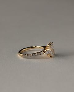 Bague à trois pierres en diamant taille coussin de 3,01 carats cultivé en laboratoire pour femme, avec breloque fine en or massif 14 carats, idéale pour un cadeau d'anniversaire - Product Image 4