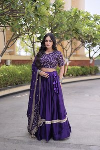 Conjunto de Lahenga Choli de satén premium Glory para mujer, con bordado Zari y lentejuelas, con dupatta. - Product Image 3