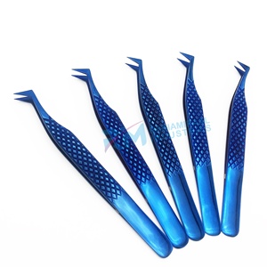 Pinzas Profesionales para Extensión de Pestañas RMI con Logotipo Personalizado, Agarre de Diamante, Acero Inoxidable Japonés, Plasma Azul, Punta en Ángulo de 45 Grados - Product Image 4