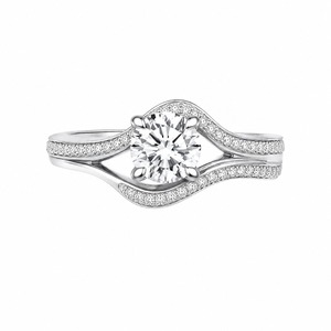 Anillo de compromiso de oro blanco para mujer con diamante redondo de talla brillante, engaste de puntas, estilo clásico y banda pavé - Product Image 1