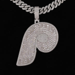 จี้เพชรโมอิสซาไนต์ชุบโรเดียมสุดหรู เงินแท้ 925 ดีไซน์ฮิปฮอปแบบปรับแต่งได้สำหรับผู้ชาย - Product Image 1