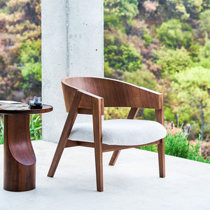 Silla de Comedor Moderna y Duradera de Madera Maciza de Nogal NAM HAI - Muebles para Comedor, Muebles para el Hogar - Product Image 1