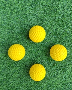 Pelotas de Práctica Personalizadas y Duraderas de 9 Pulgadas para Máquina de Lanzamiento, Extra Duras, Amarillas con Hoyuelos para Entrenamiento de Cricket - Product Image 4