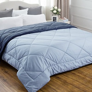 Edredón de Microfibra Color Durazno, Moderno y de Lujo, Ecológico, para Todas las Estaciones, Ultra Suave, Lavable a Máquina |   Amigable con la Piel - Product Image 1