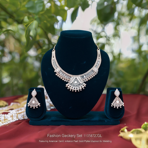 Conjunto de Collar Geométrico de Diseño 11058726GL con Imitación de Diamantes Americanos, Perlas y Circonitas Chapadas en Oro para Boda - Product Image 3
