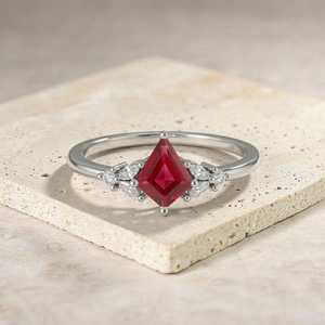 Bague en argent sterling 925 avec rubis taille cerf-volant, rubis naturel, bague de fiançailles minimaliste, pierre de naissance de juillet, cadeau de promesse - Product Image 4
