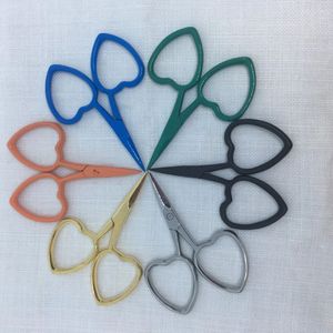 กรรไกรตัดผมขนาดเล็ก รุ่น Little Love Scissors ใบมีดสั้น ทำจากเหล็กกล้าไร้สนิม คมกริบ ด้ามจับรูปหัวใจหลากสี - Product Image 6