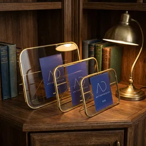 Cadre photo moderne en laiton et verre, design artisanal, pour table, bureau, maison, mariage, décoration, bordure ronde - Product Image 4