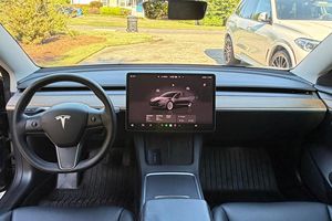 Auto Usado en Excelentes Condiciones, Tesla Model 3 Long Range AWD Sedán 2022, Listo para Enviar - Product Image 2