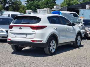 Sportage SUV Usado, Blanco, Económico, Diésel, Automático, Compacto, Crossover, 5 Puertas, Vehículo de Pasajeros para Desplazamientos Urbanos - Product Image 2