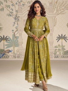 Vestido Anarkali de Diseñador Sayuri Sakshi, Listo para Usar, en Seda Chinnon, Compre Directamente del Proveedor a Precio de Mayoreo - Product Image 3
