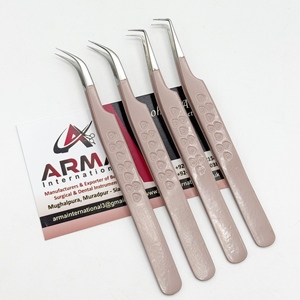 Pinzas para Extensión de Pestañas de Acero Inoxidable Ecológicas con Recubrimiento Rosa y Diseño de Corazón, Sostenibles, Duraderas, con Punta de Precisión - Product Image 3