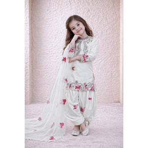 Ensemble salwar élégant brodé pour filles, avec haut et dupatta de créateur, confectionné en crêpe et soie organza, idéal pour les mariages et les festivals. - Product Image 4