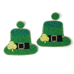 Pendientes Colgantes Hechos a Mano con Forma de Sombrero de Duende, Bordado de Algodón, Detalle de Trébol Verde y Amarillo, Forma Personalizada para el Día de San Patricio - Product Image 1