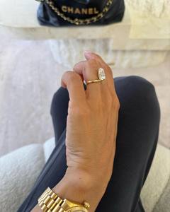Anillo Solitario Augustus con Diamante Cultivado en Laboratorio de Corte Esmeralda de 3 Quilates, Anillo de Compromiso con Banda de Cigarro de Oro Amarillo de 14K, Certificado IGI - Product Image 4