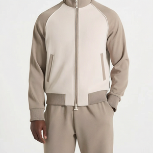 Veste de survêtement pour homme en polyester et coton beige, manches longues, col montant, fermeture éclair, poches latérales, tenue décontractée d'automne, coupe classique - Product Image 1