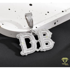 สร้อยคอเพชรโมอิสซาไนต์แบบ Iced Out พร้อมจี้ตัวอักษร DB ดีไซน์ตัวอักษรคู่แบบโดดเด่น เครื่องประดับที่เปล่งประกายสะดุดตา - Product Image 1