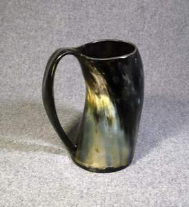 Chope à bière artisanale en corne de buffle naturelle avec couvercle en bambou, finition lisse, poignée robuste, style contemporain pour les fêtes - Product Image 6