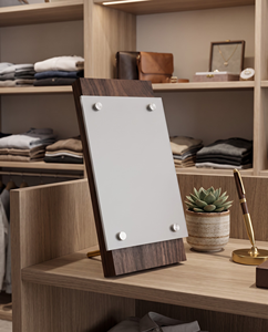Support publicitaire moderne en bois économique avec panneau en acrylique pour les milieux de la vente au détail et de l'hôtellerie - Product Image 4