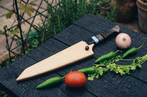 Couteau de Chef Professionnel 2026 LEGACY BLADES Fait Main en Acier à Haute Teneur en Carbone, Manche en Résine, Finition Poli Miroir, Compatible Lave-Vaisselle - Product Image 5