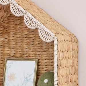 Estante de pared de jacinto de agua natural tejido a mano, sostenible y superventas, con forma de casa para la habitación de los niños, hecho a mano para la decoración de la habitación infantil. - Product Image 3