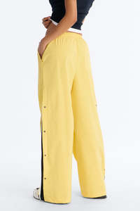 กางเกงขายาวทรงหลวมแบบ unisex ผ้าไนลอน มีกระดุมด้านข้าง รูดเชือกผูกเอว สไตล์ลำลอง สตรีทแวร์ สำหรับผู้ชายและผู้หญิง - Product Image 2