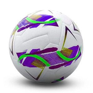 Ballon de football en cuir PU avec une adhérence améliorée pour un meilleur contrôle du ballon lors des matchs et des entraînements, adapté à tous les niveaux de compétence - Product Image 3