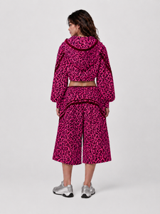 Shorts Bermuda pour femmes à imprimé léopard rose avec poches, taille élastique, tissu de haute qualité et doux, shorts décontractés pour femmes - Product Image 5