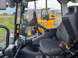 Chargeuse compacte sur chenilles JCB 270 2025 à essence, moteur 92 kW haute efficacité, jaune, 1 tonne - Product Image 2