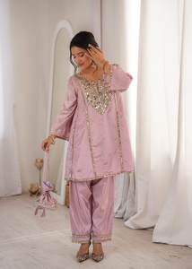 Conjunto coordinado de salwar kameez de seda rosa con encaje y espejo, Kurti corto de secado rápido y pantalón, ropa festiva india moderna para fiestas, para mujer. - Product Image 5