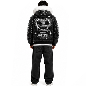 Blouson matelassé noir personnalisé en similicuir verni avec capuche en fourrure et motif graphique fil de fer barbelé pour homme et femme, idéal pour l'hiver et les activités de plein air - Product Image 4