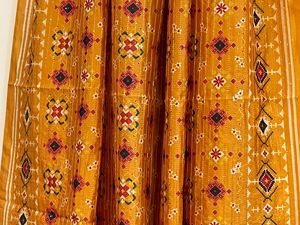 Ensemble Chaniya Choli style à volants avec broderie miroir à l'effet feuille d'aluminium, Blouse et Dupatta Bandhej, pour le festival Navratri - Product Image 3