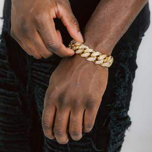 Bracelet cubain de luxe semi-serti de pierres |   Bracelet Miami Cuban en or plaqué 18 carats avec micro-pavé pour hommes - Product Image 3
