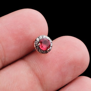 Vente en gros de boucles d'oreilles clous en argent sterling 925 plaqué or rose avec halo de diamants et rubis naturels ronds, Memoria Jewels - Product Image 6