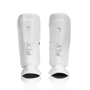 Protège-tibias professionnels Fly Leg Kick Pads avec logo et style personnalisés, fabriqués en cuir de vachette véritable, protection des jambes MMA Fly Shin Guards - Product Image 1