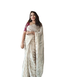 Gasa pesada pura de diseñador atractivo con Sari de borde de encaje satinado con estampado floral y blusa elegante de proveedor confiable - Product Image 1