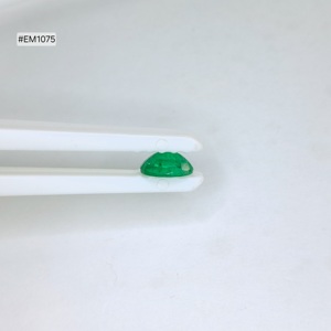 ผู้จัดจำหน่ายโดยตรง พลอยมรกตแซมเบียทรงรี 1.50 กะรัต สีเขียวธรรมชาติ ขนาด 9.10-6.70-4.00 มม. พลอยหลวม เกรด 3A สำหรับทำเครื่องประดับตามสั่ง - Product Image 4