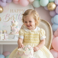 OEM ODM Vestido de Verano para Bebé Niña, Estilo Inglés, Hecho a Mano, con Mangas Abullonadas, hasta la Rodilla, con Rayas Geométricas Amarillas en Satén, Diseño Personalizado