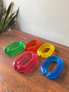 Décoration murale suspendue en chaîne de maillons en résine personnalisée, design écologique, design moderne et unique, prix bas - Product Image 4