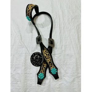 Conjunto de cabezada de una oreja y pechera de cuero negro con estampado de leopardo estilo western, con conchos de diamantes de imitación turquesa, para equitación - Product Image 2