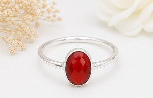 Bague en argent sterling avec onyx rouge, bague ovale avec pierre précieuse rouge, bague en argent 925 faite à la main, bijou minimaliste, cadeau pour elle - Product Image 3