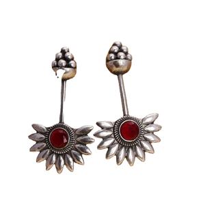 Boucles d'oreilles classiques bohèmes tribales avec zircon, en laiton oxydé plaqué argent antique, bijoux pour femmes pour tenue traditionnelle - Product Image 1