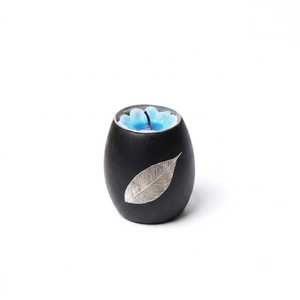 Juego de Portavelas Ovalados Modernos Hechos a Mano con Recubrimiento de Polvo Negro y Grabado de Hojas para Decoración Navideña del Hogar - Product Image 4